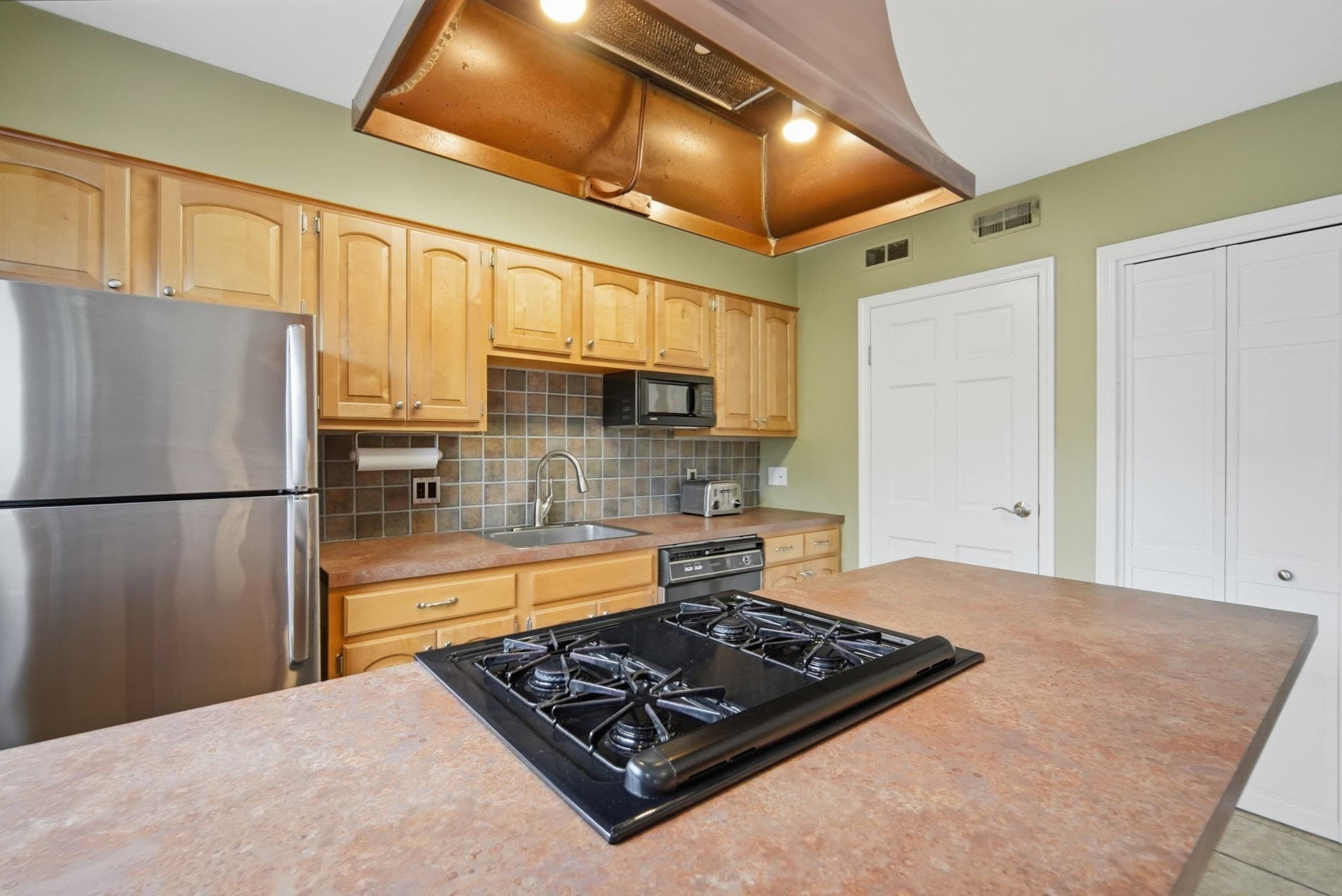Condominium at 37 Williamsburg Dr # 37, Springfield MA 01108, Springfield, photo 11 of 36