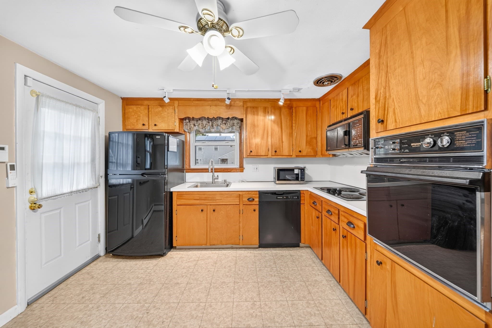 Single Family Residence at 33 Fairchild, Saugus MA 01906, photo 12 of 42