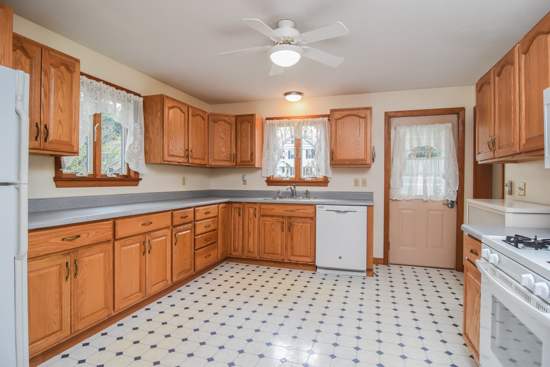 Single Family Residence at 69 W Main St, West Brookfield MA 01585, West Brookfield, photo 13 of 32