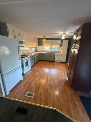 Mobile Home at 6 Willow Circle, Brimfield MA 01010, photo 4 of 15