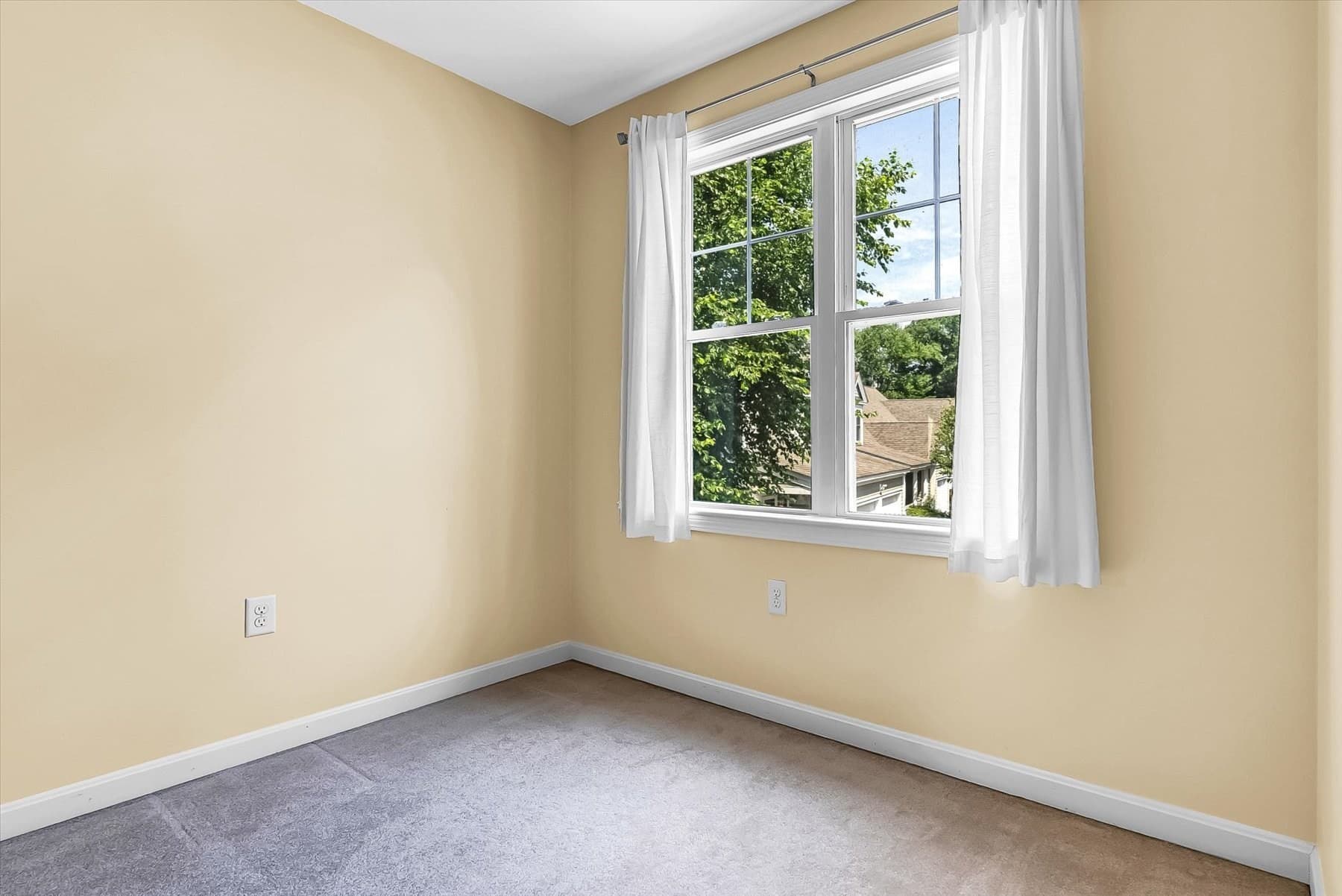 Attached (Townhouse/Rowhouse/Duplex) at 8 Paxton Ct # 8, Grafton MA 01536, photo 27 of 41