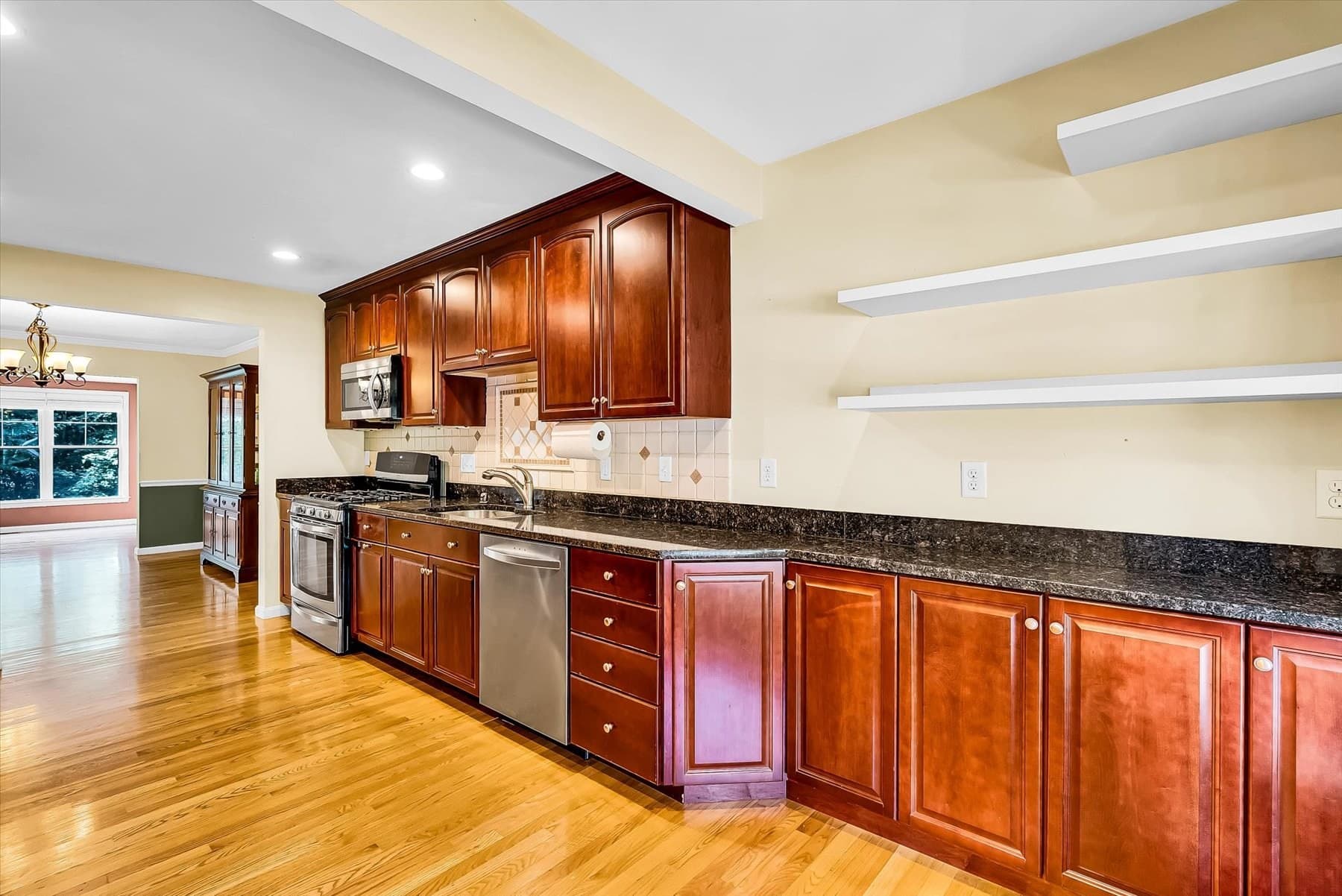 Attached (Townhouse/Rowhouse/Duplex) at 8 Paxton Ct # 8, Grafton MA 01536, photo 2 of 41