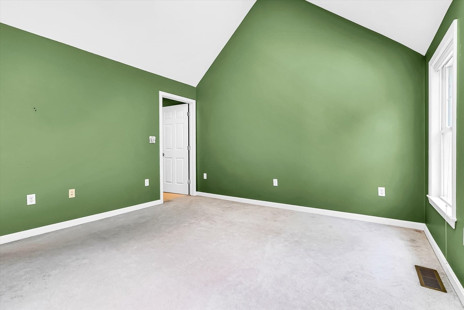 Attached (Townhouse/Rowhouse/Duplex) at 8 Paxton Ct # 8, Grafton MA 01536, photo 18 of 41