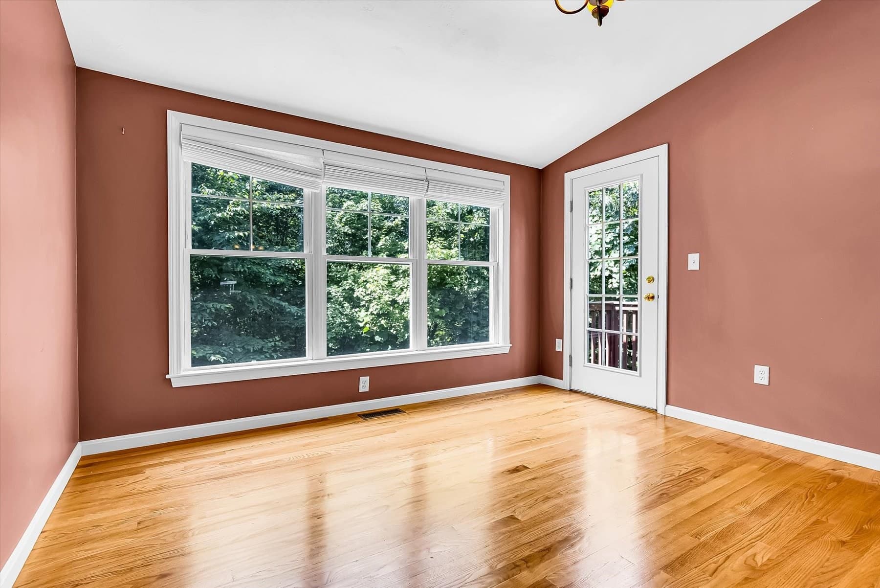 Attached (Townhouse/Rowhouse/Duplex) at 8 Paxton Ct # 8, Grafton MA 01536, photo 11 of 41
