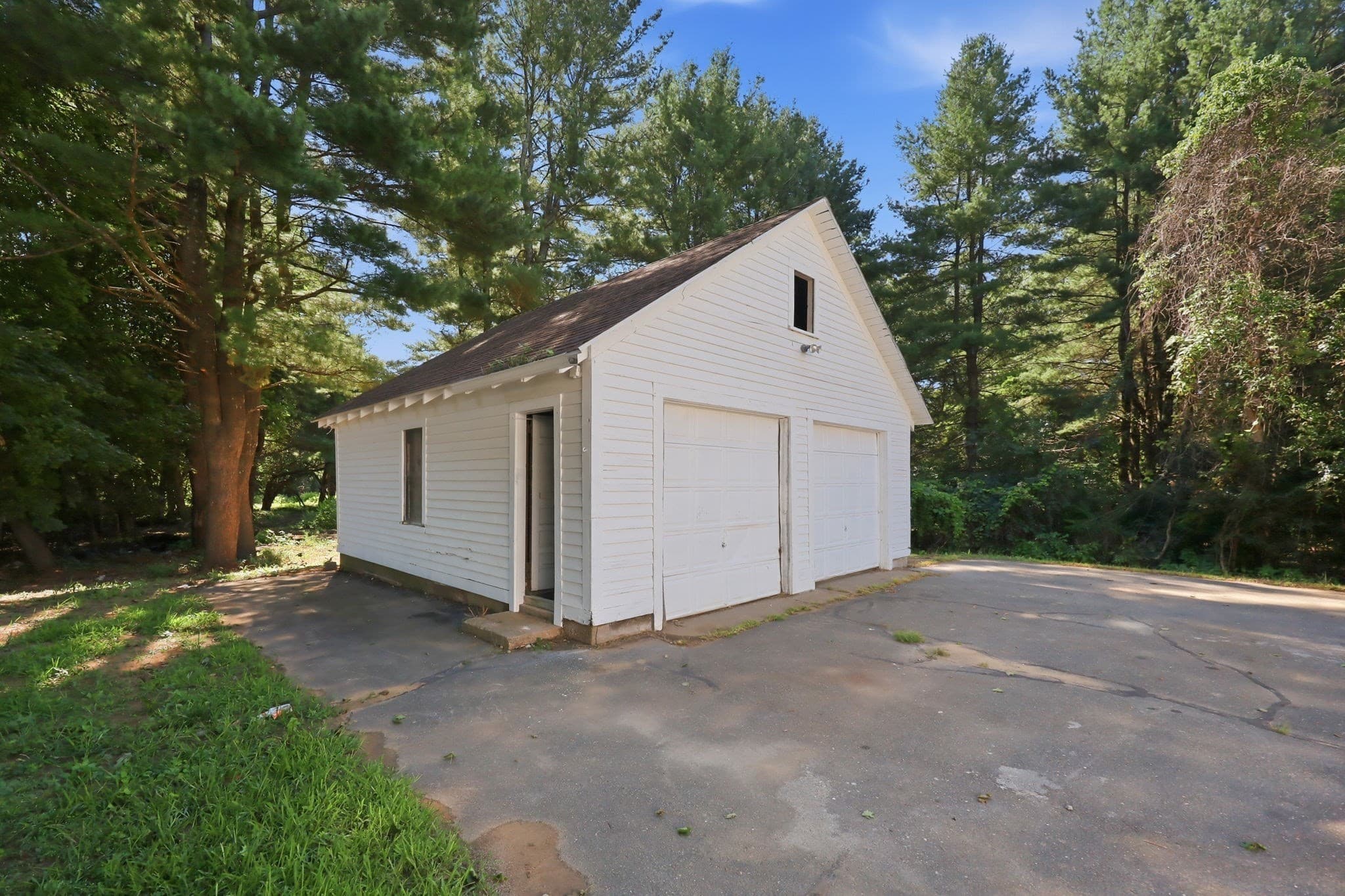 Multi Family at 814 College Hwy, Southwick MA 01077, photo 5 of 38