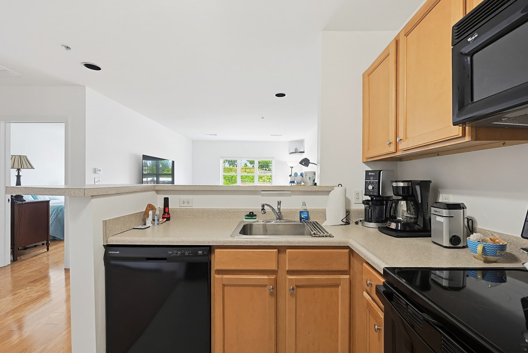 Condominium at 140 Railroad Ave # B111, Norwood MA 02062, Norwood, photo 22 of 29