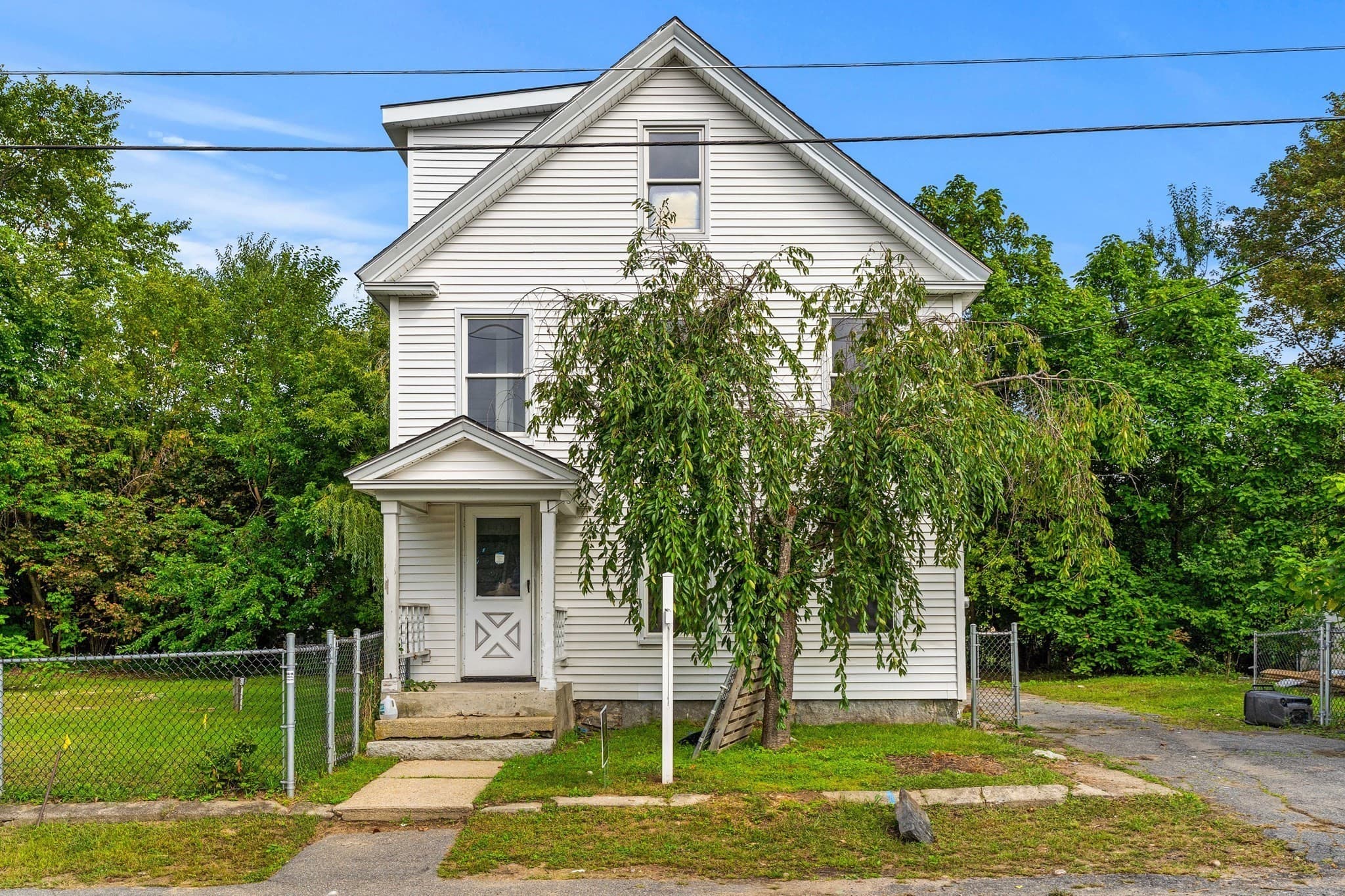 11 Lorenzo St, Leominster MA 01453