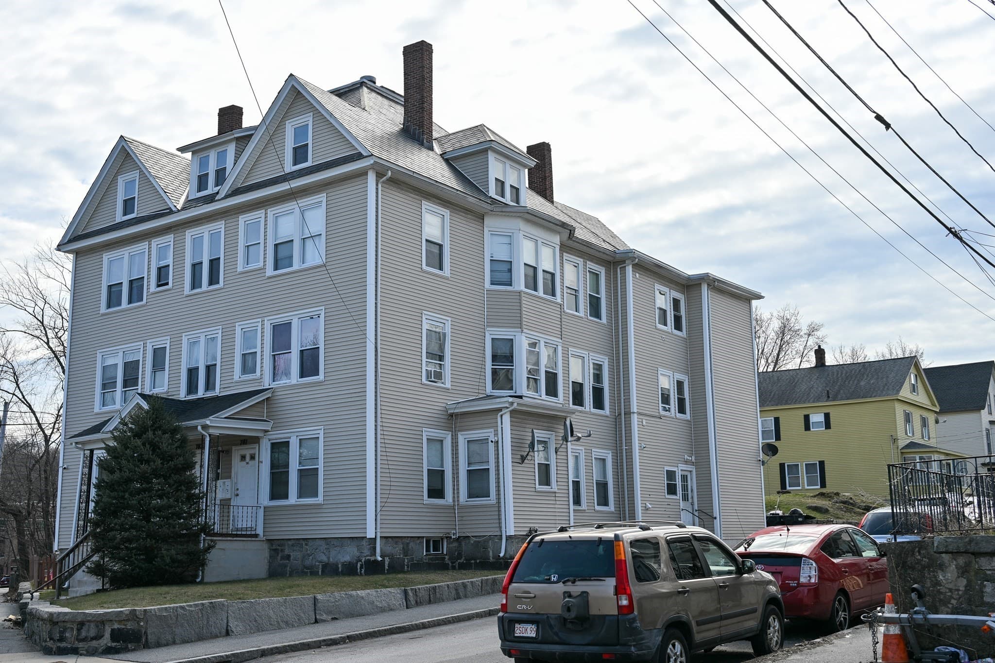 781 Lawrence St, Lowell MA 01852