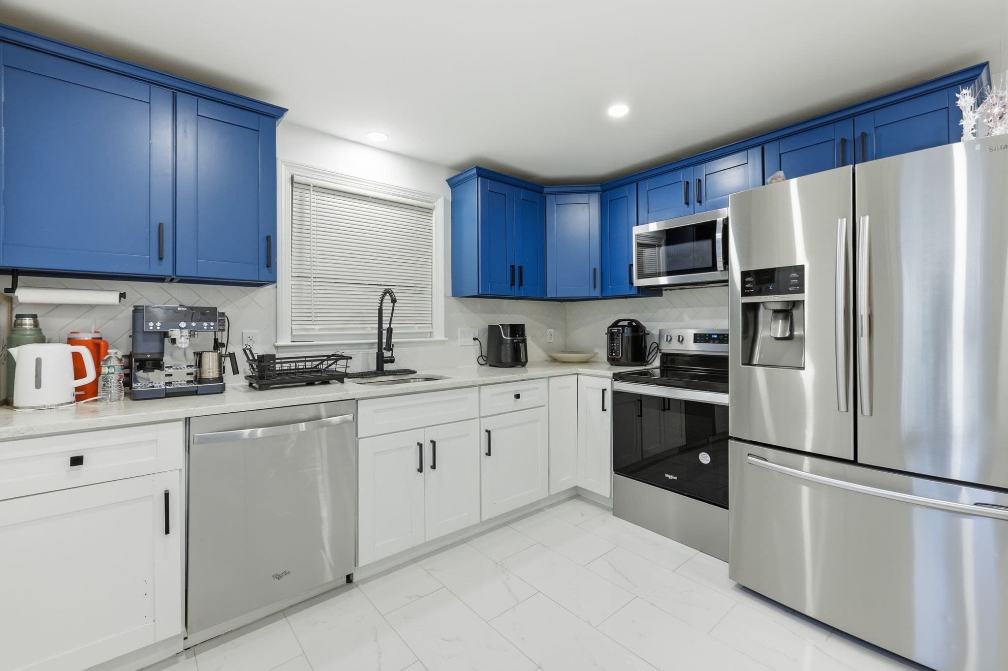 Single Family Residence at 100 Farm St, Bellingham MA 02019, Bellingham, photo 9 of 42