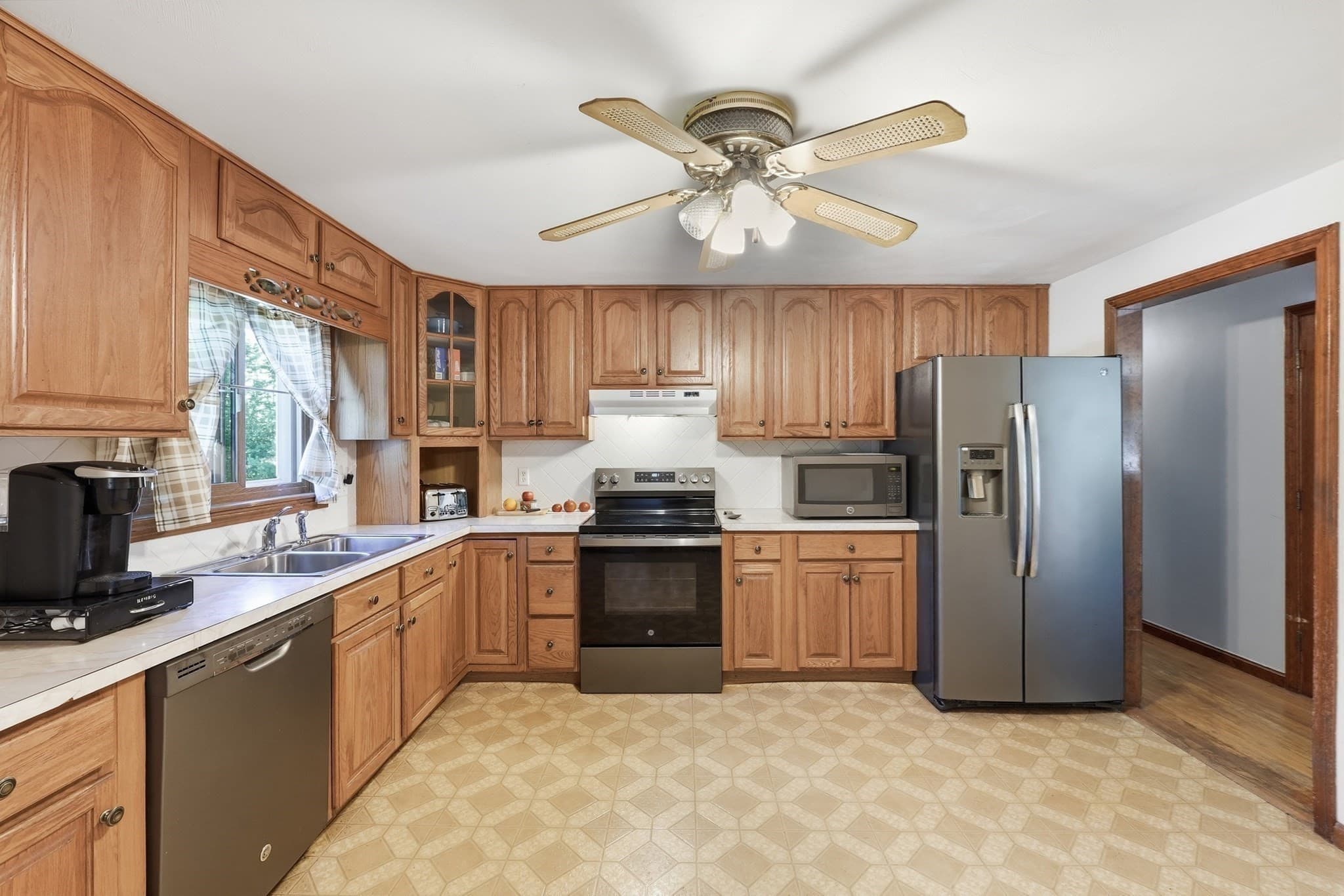 Single Family Residence at 2 Apple Tree Dr, Millbury MA 01527, Millbury, photo 6 of 31