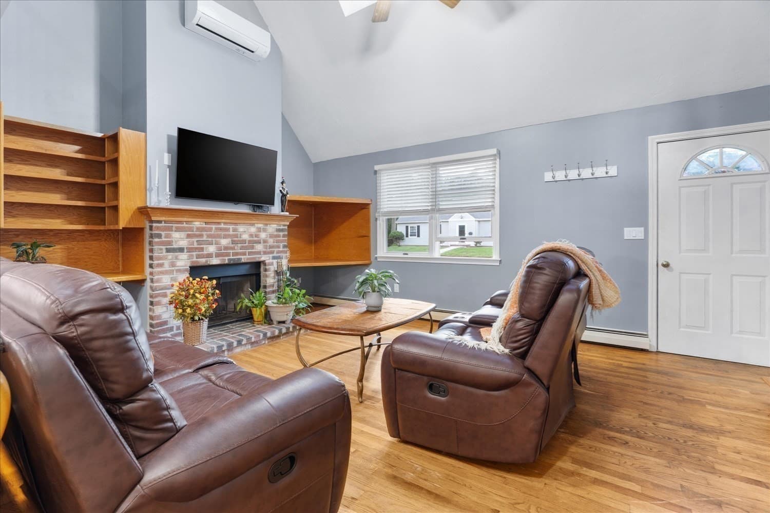 Single Family Residence at 15 Crossman Ave, Attleboro MA 02703, Attleboro, photo 6 of 40
