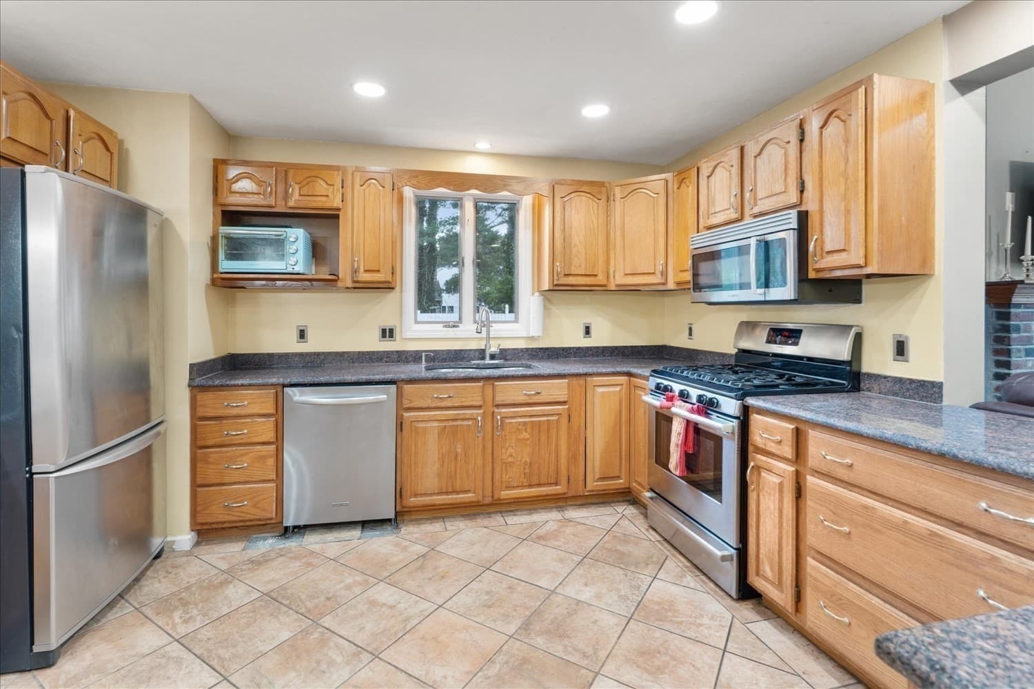 Single Family Residence at 15 Crossman Ave, Attleboro MA 02703, Attleboro, photo 10 of 40