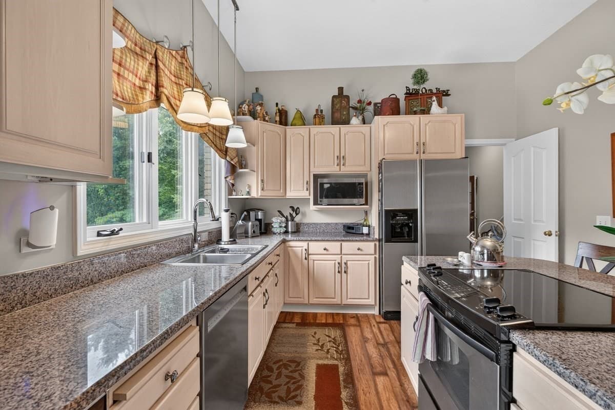 Single Family Residence at 196 High Meadow Dr, West Springfield MA 01089, West Springfield, photo 13 of 42