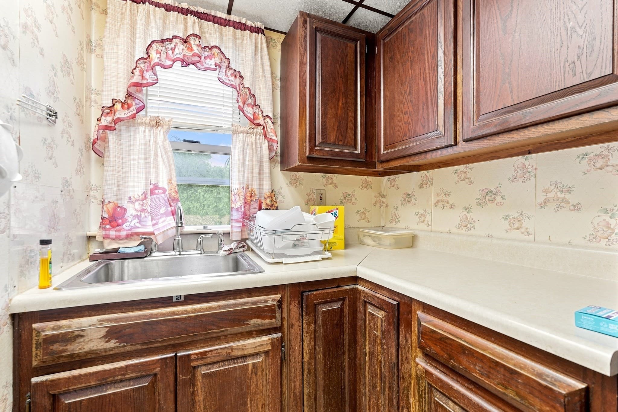 Single Family Residence at 41 Ludger Ave, Chicopee MA 01020, Chicopee, photo 11 of 29
