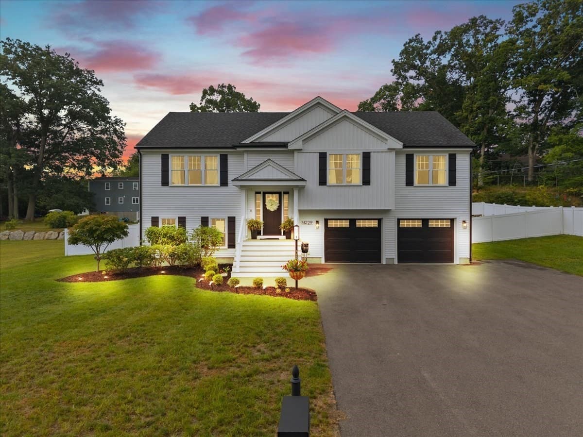 29 Phyllis Rd, Taunton MA 02780