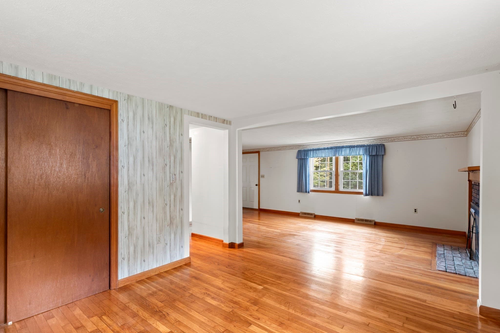 Single Family Residence at 24 Fresh Pond Cir, Plymouth MA 02360, Plymouth, photo 5 of 37