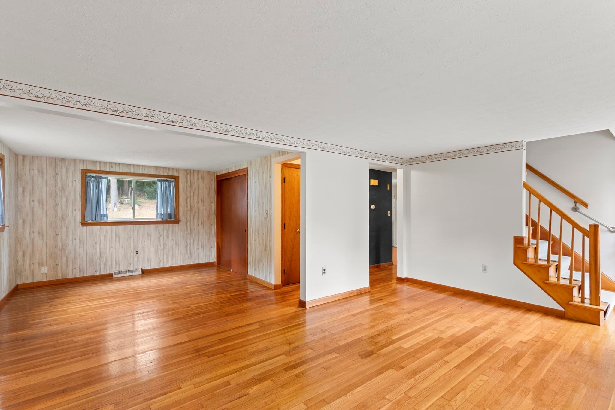 Single Family Residence at 24 Fresh Pond Cir, Plymouth MA 02360, Plymouth, photo 4 of 37