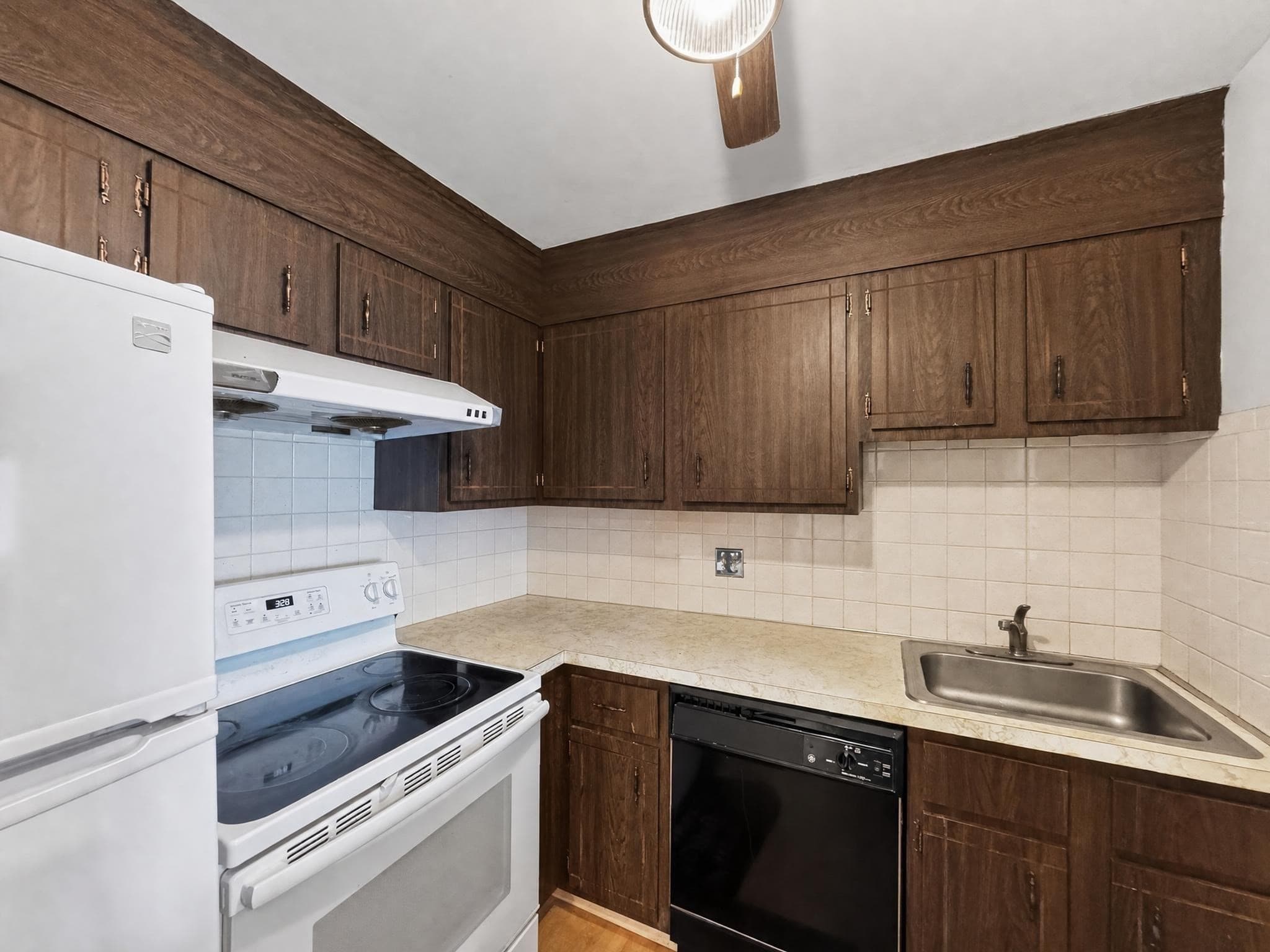 Condominium at 100 Grand View Ave # 7B, Quincy MA 02170, Quincy, photo 13 of 30