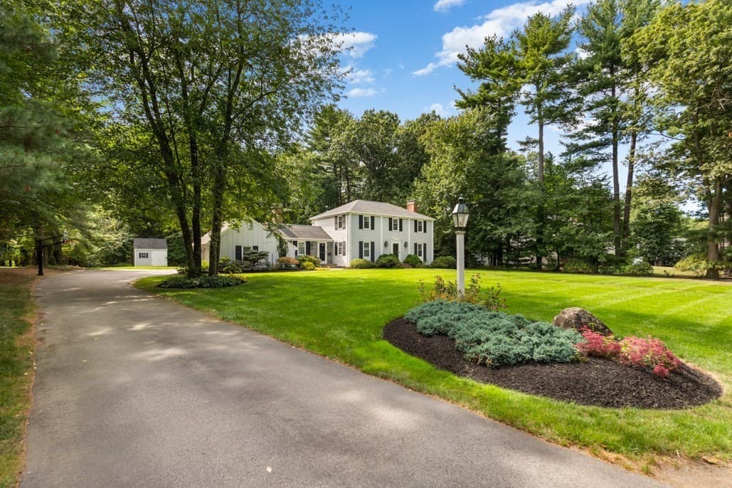 Single Family Residence at 24 Edgemere Rd, Lynnfield MA 01940, Lynnfield, photo 4 of 42
