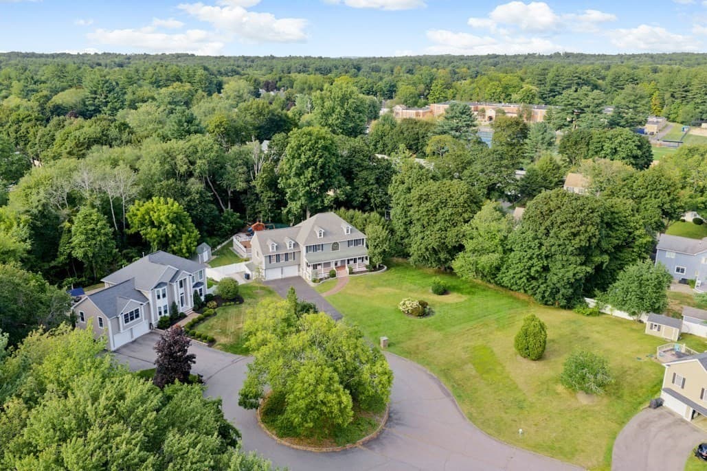 Single Family Residence at 5 Green Meadow Dr, Lynnfield MA 01940, Lynnfield, photo 2 of 42