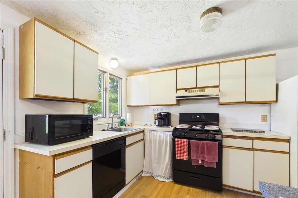 Condominium at 600 N Montello St # 3, Brockton MA 02301, Brockton, photo 12 of 24