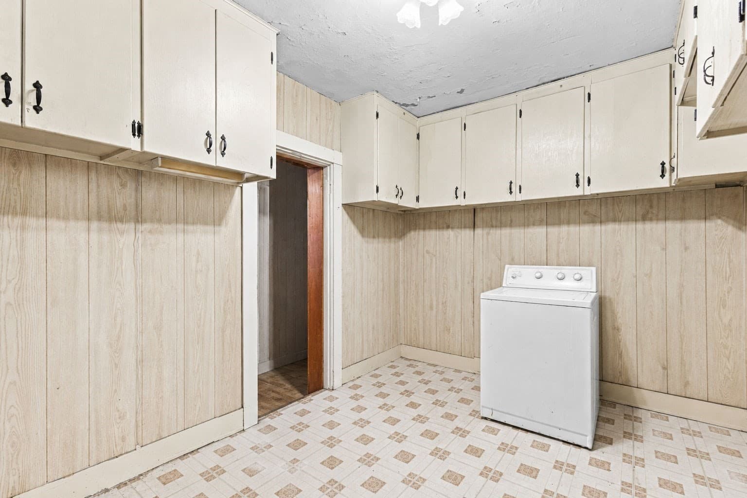 Single Family Residence at 257 Austin St, New Bedford MA 02740, New Bedford, photo 9 of 22