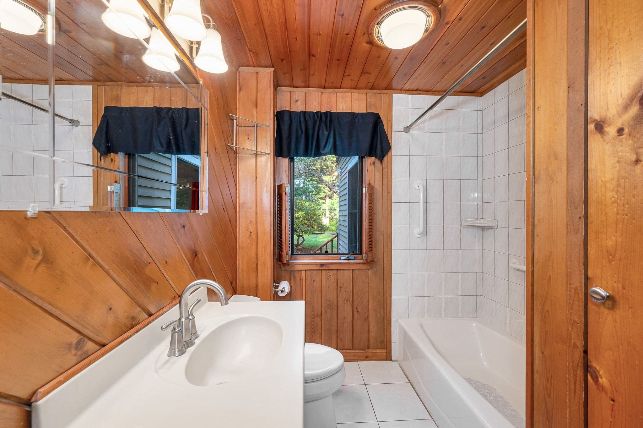 Single Family Residence at 186 South Rd, Bedford MA 01730, Bedford, photo 13 of 31