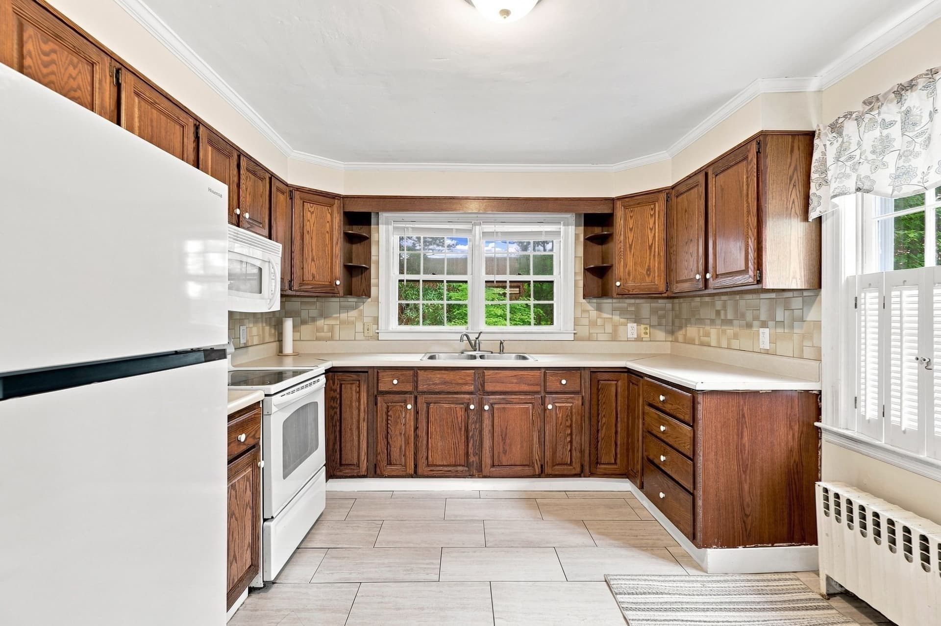 Single Family Residence at 37 Highland Avenue, Leominster MA 01453, photo 8 of 27