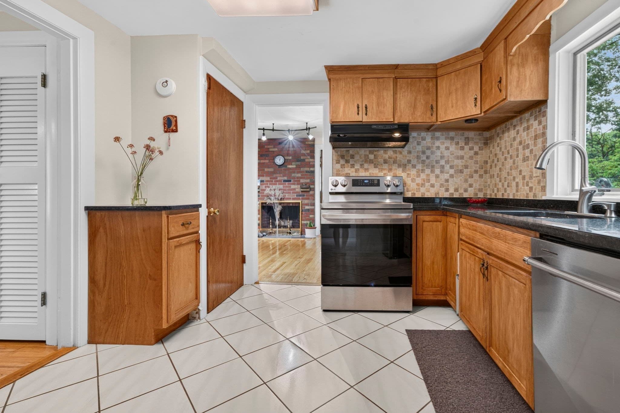 Single Family Residence at 23 Fisher Terrace, Woburn MA 01801, Woburn, photo 14 of 36