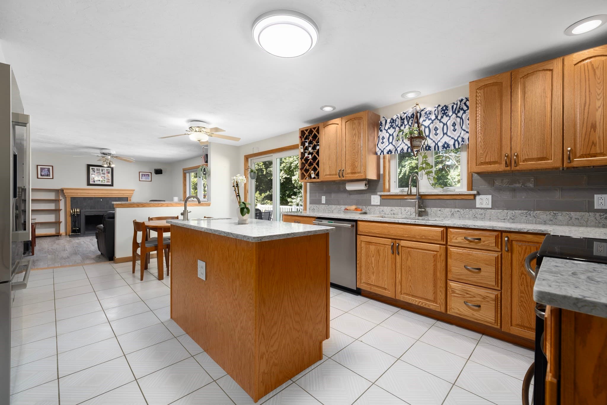 Single Family Residence at 7 Eagle Rock Dr, Millville MA 01529, Millville, photo 7 of 41