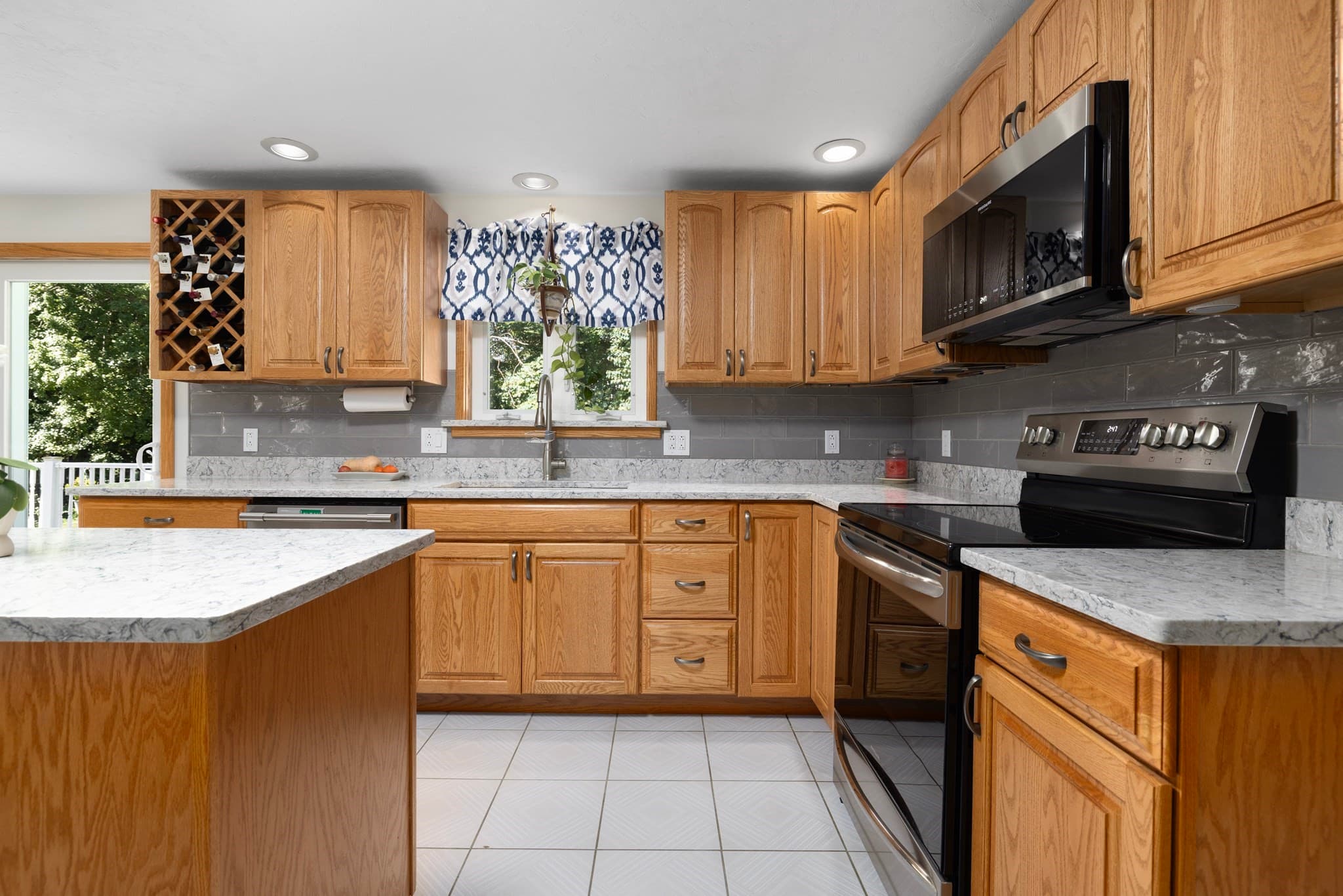 Single Family Residence at 7 Eagle Rock Dr, Millville MA 01529, Millville, photo 8 of 41