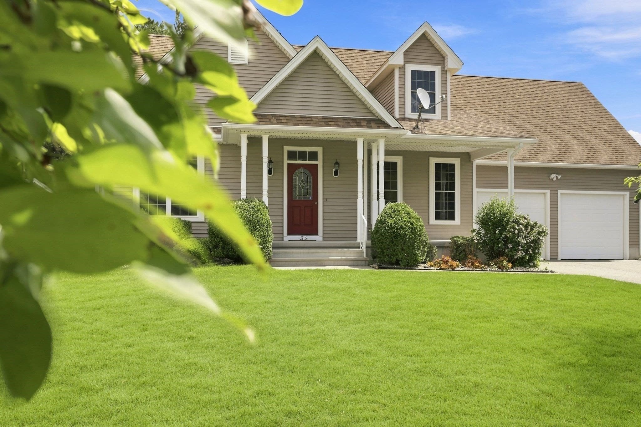 Single Family Residence at 33 Caddyshack Dr, Chicopee MA 01020, Chicopee, photo 3 of 42