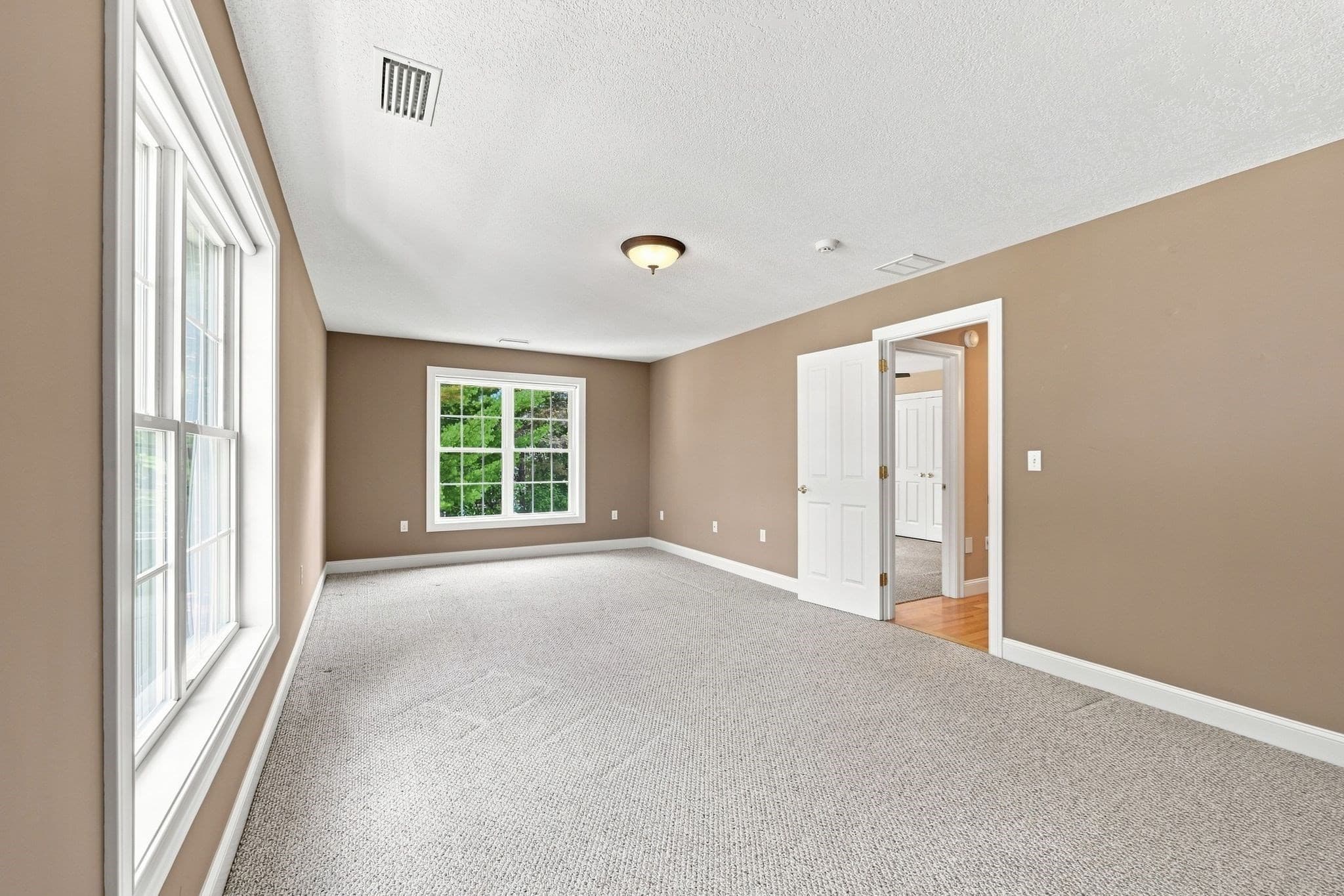 Single Family Residence at 33 Caddyshack Dr, Chicopee MA 01020, Chicopee, photo 36 of 42