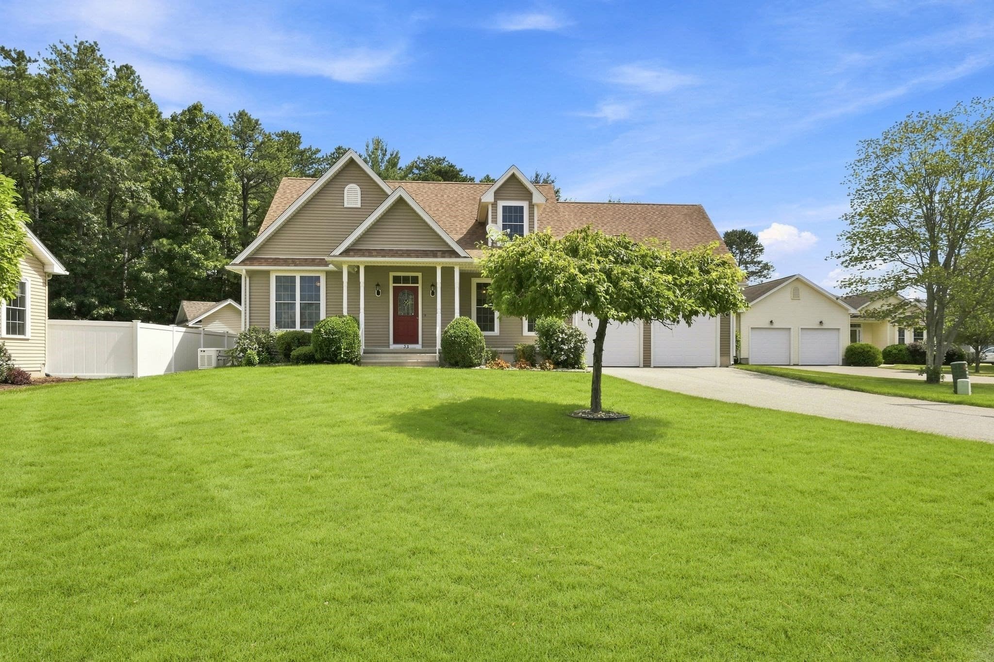 33 Caddyshack Dr, Chicopee MA 01020