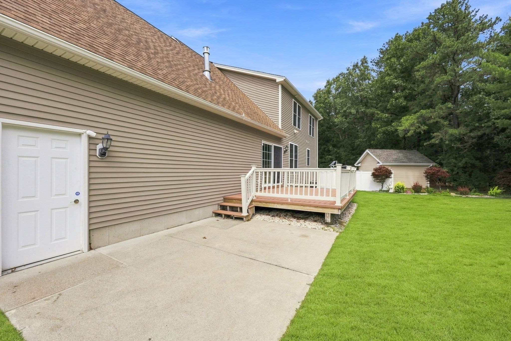 Single Family Residence at 33 Caddyshack Dr, Chicopee MA 01020, Chicopee, photo 40 of 42