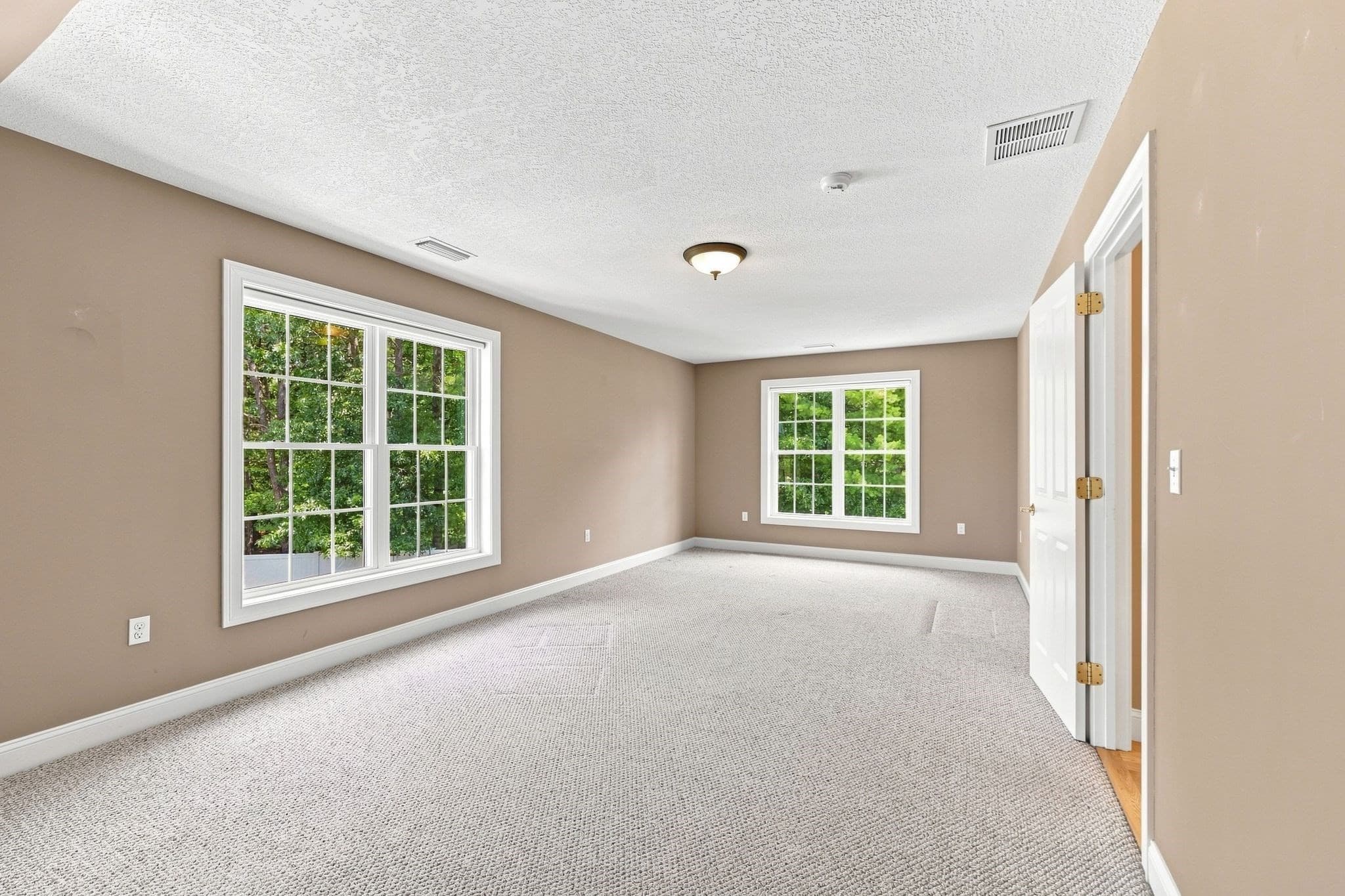 Single Family Residence at 33 Caddyshack Dr, Chicopee MA 01020, Chicopee, photo 35 of 42