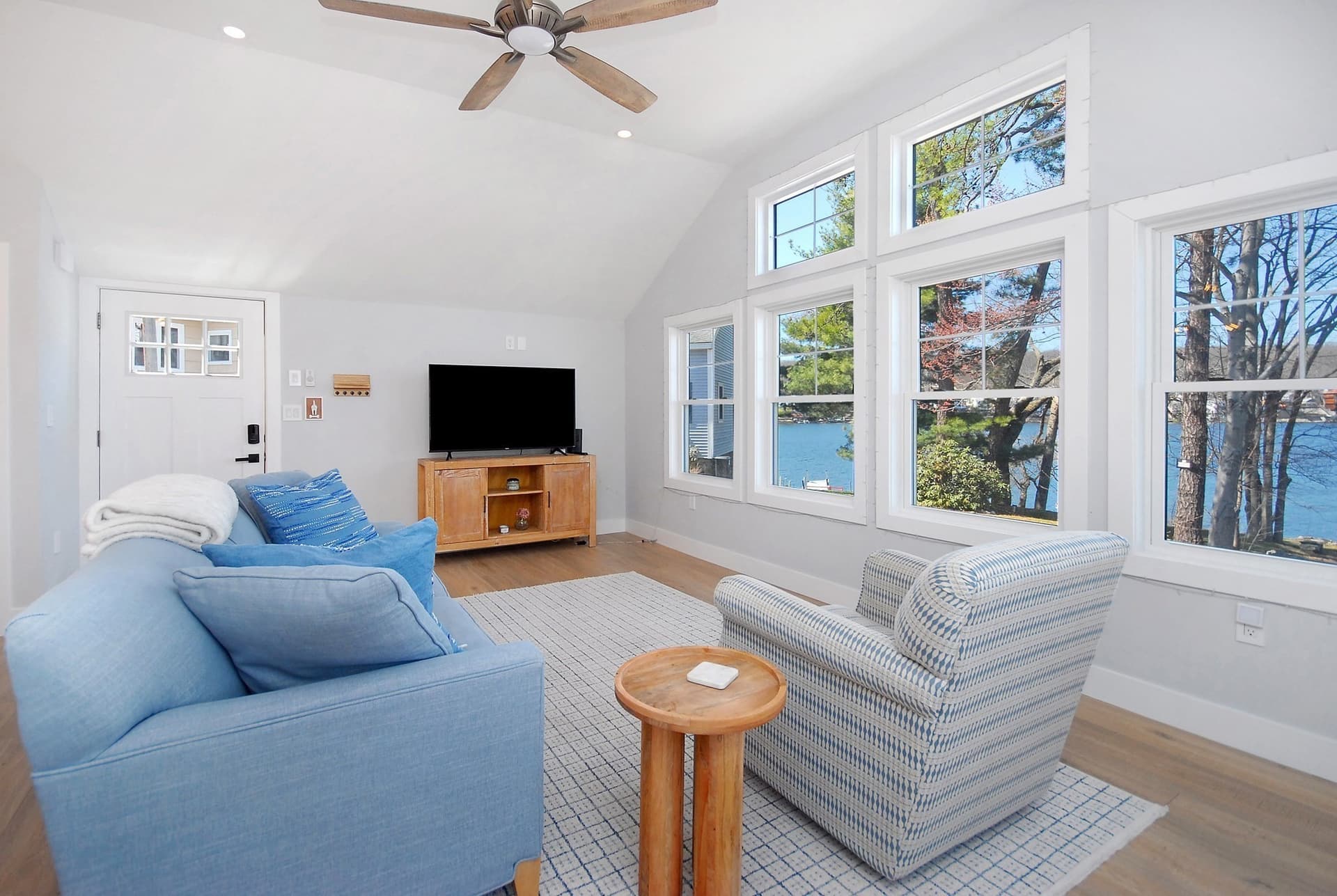 Single Family Residence at 36 Canna Dr, Shrewsbury MA 01545, photo 5 of 39
