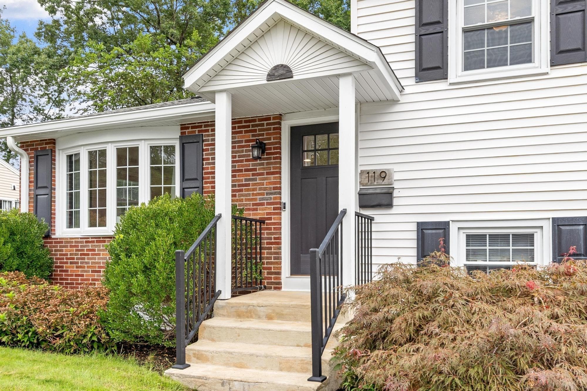 Single Family Residence at 119 Smith St, Leominster MA 01453, Leominster, photo 2 of 42