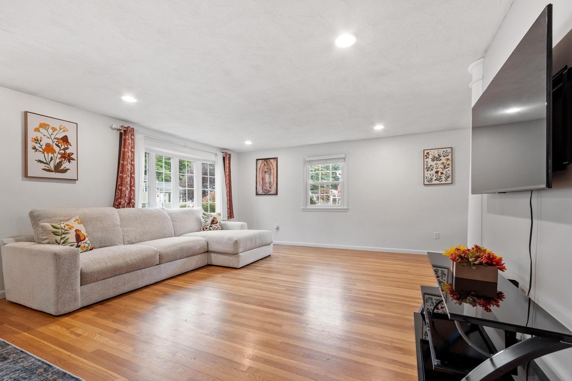 Single Family Residence at 119 Smith St, Leominster MA 01453, Leominster, photo 5 of 42