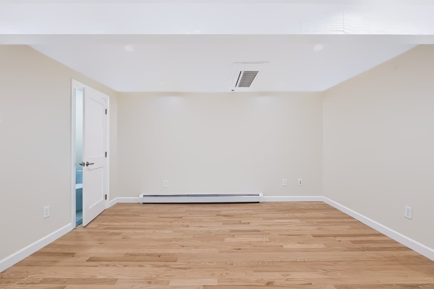 Condominium at 19 Charnock St # 2, Beverly MA 01915, Beverly, photo 17 of 42