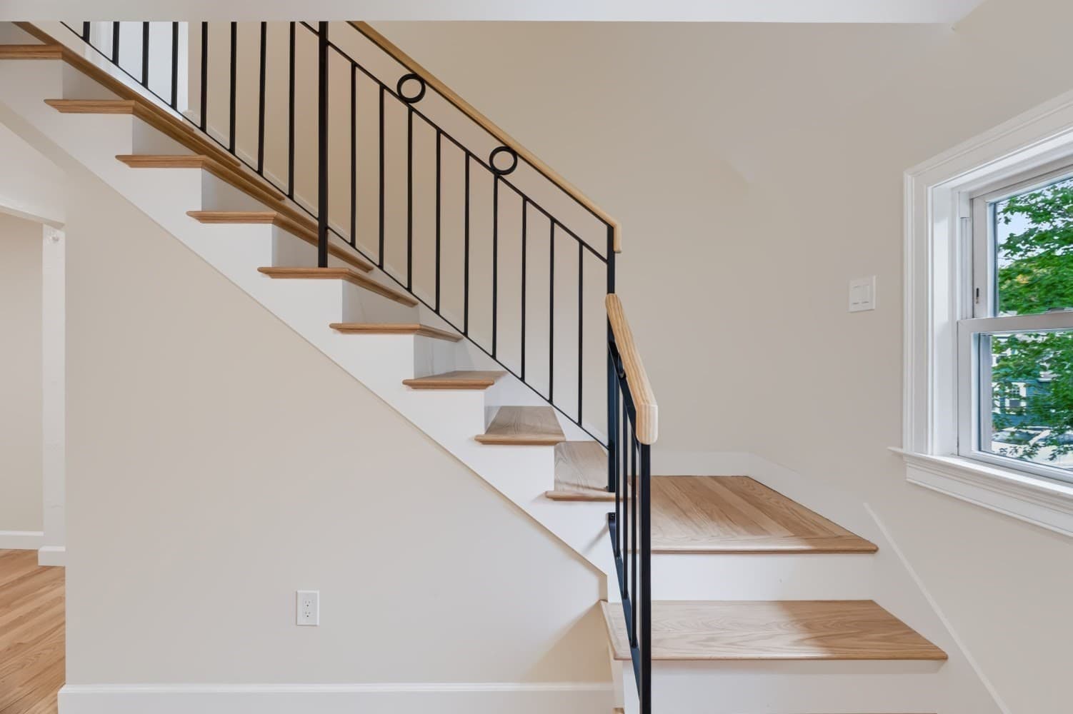 Condominium at 19 Charnock St # 2, Beverly MA 01915, Beverly, photo 25 of 42