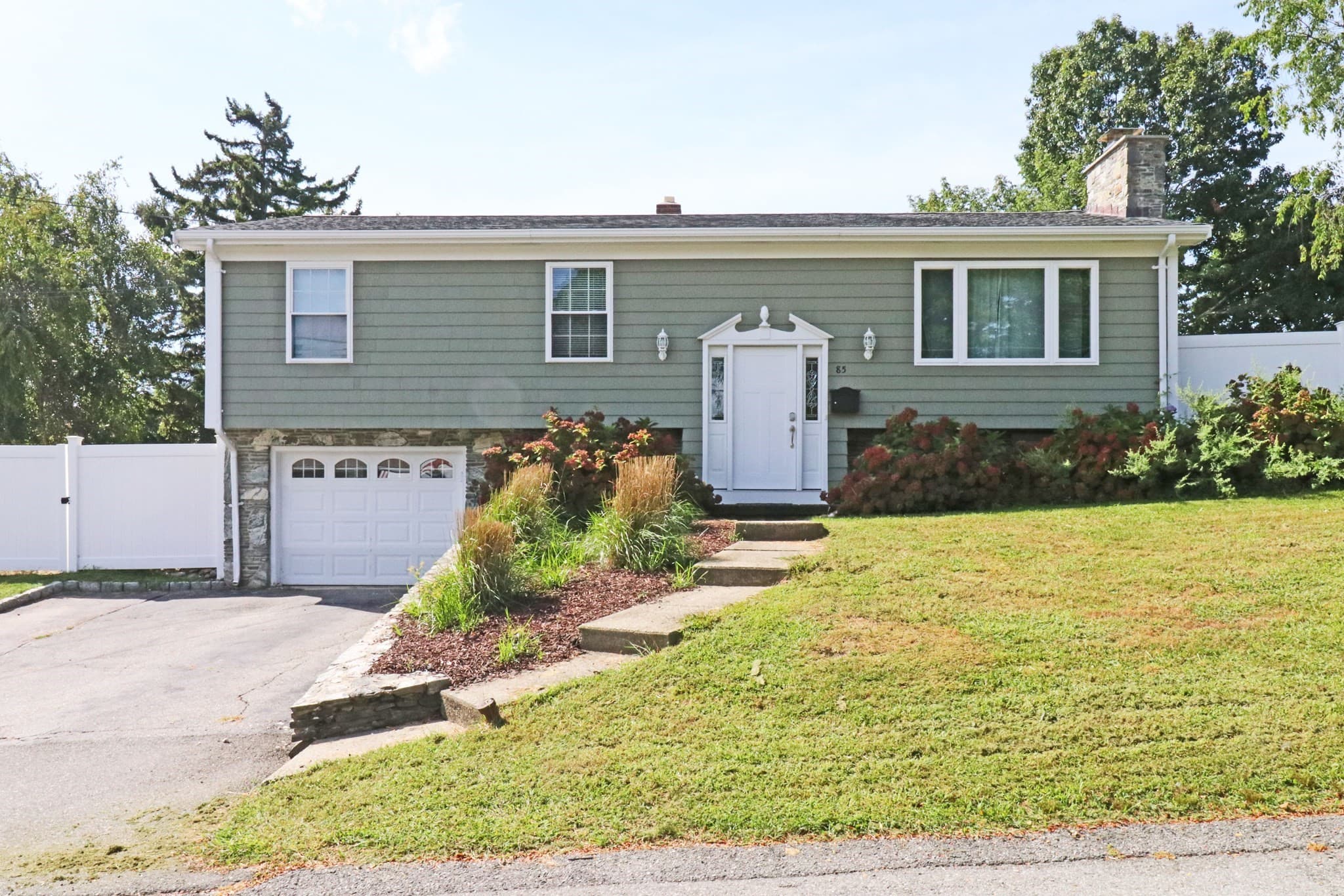 85 Forsyth Ave, Somerset MA 02726