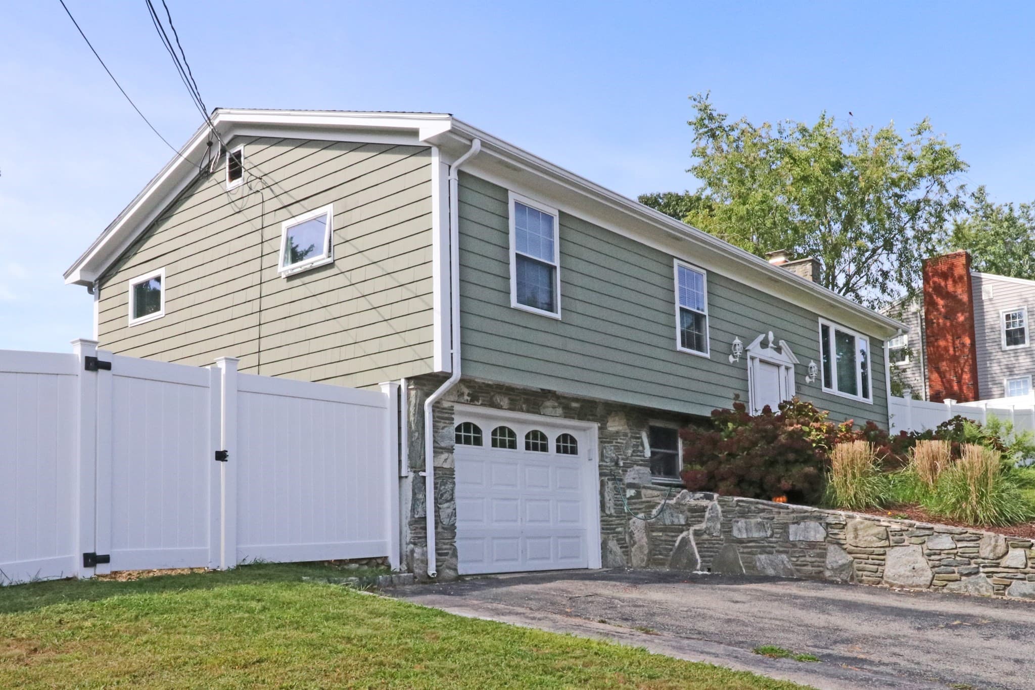Single Family Residence at 85 Forsyth Ave, Somerset MA 02726, Somerset, photo 4 of 41