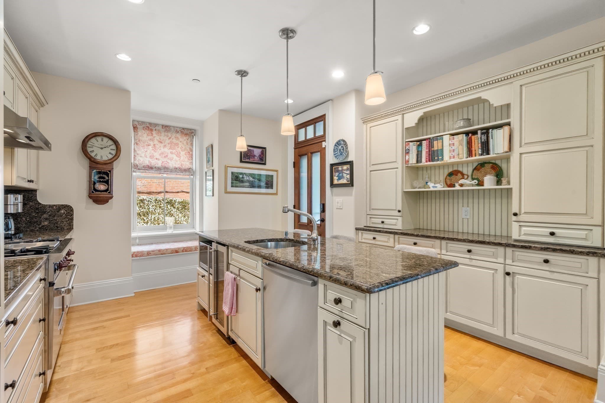 Condominium at 56 Thomas Park # 1, Boston MA 02127, Boston, photo 11 of 41