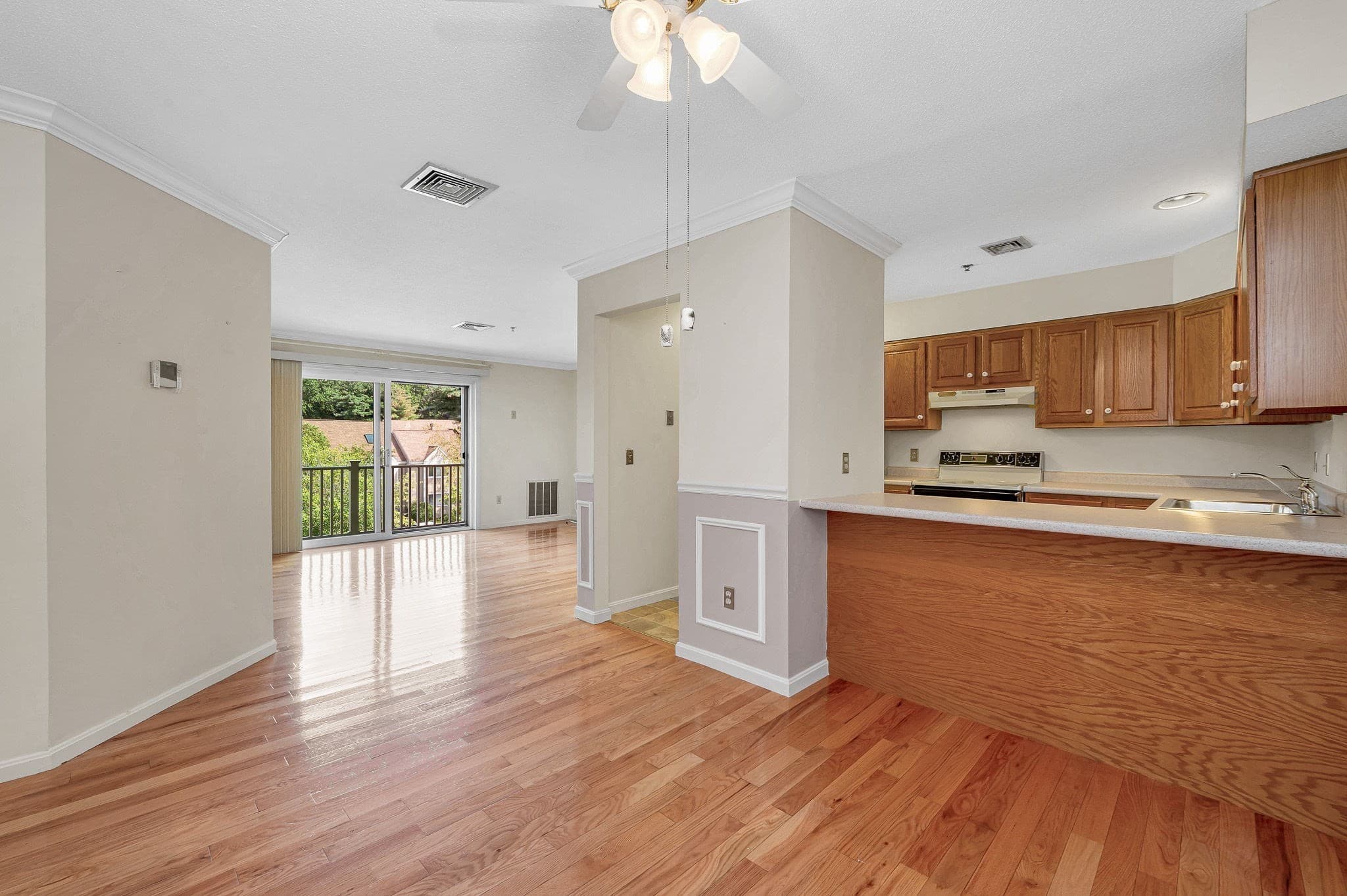 Condominium at 102 Hunter's Run # 102, Haverhill MA 01832, Haverhill, photo 6 of 34