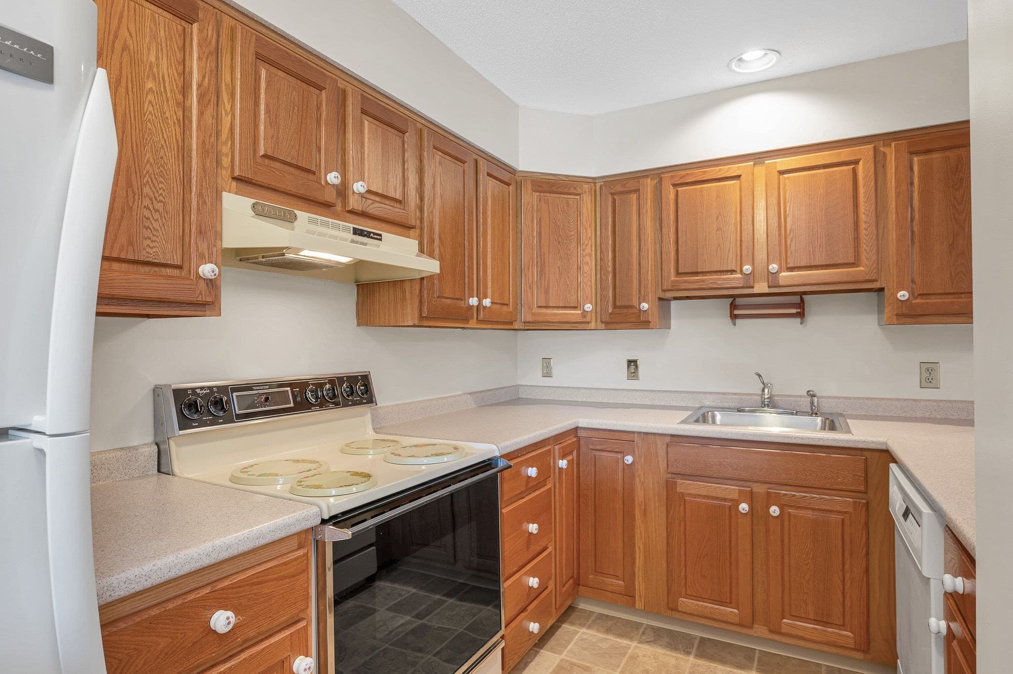 Condominium at 102 Hunter's Run # 102, Haverhill MA 01832, Haverhill, photo 9 of 34