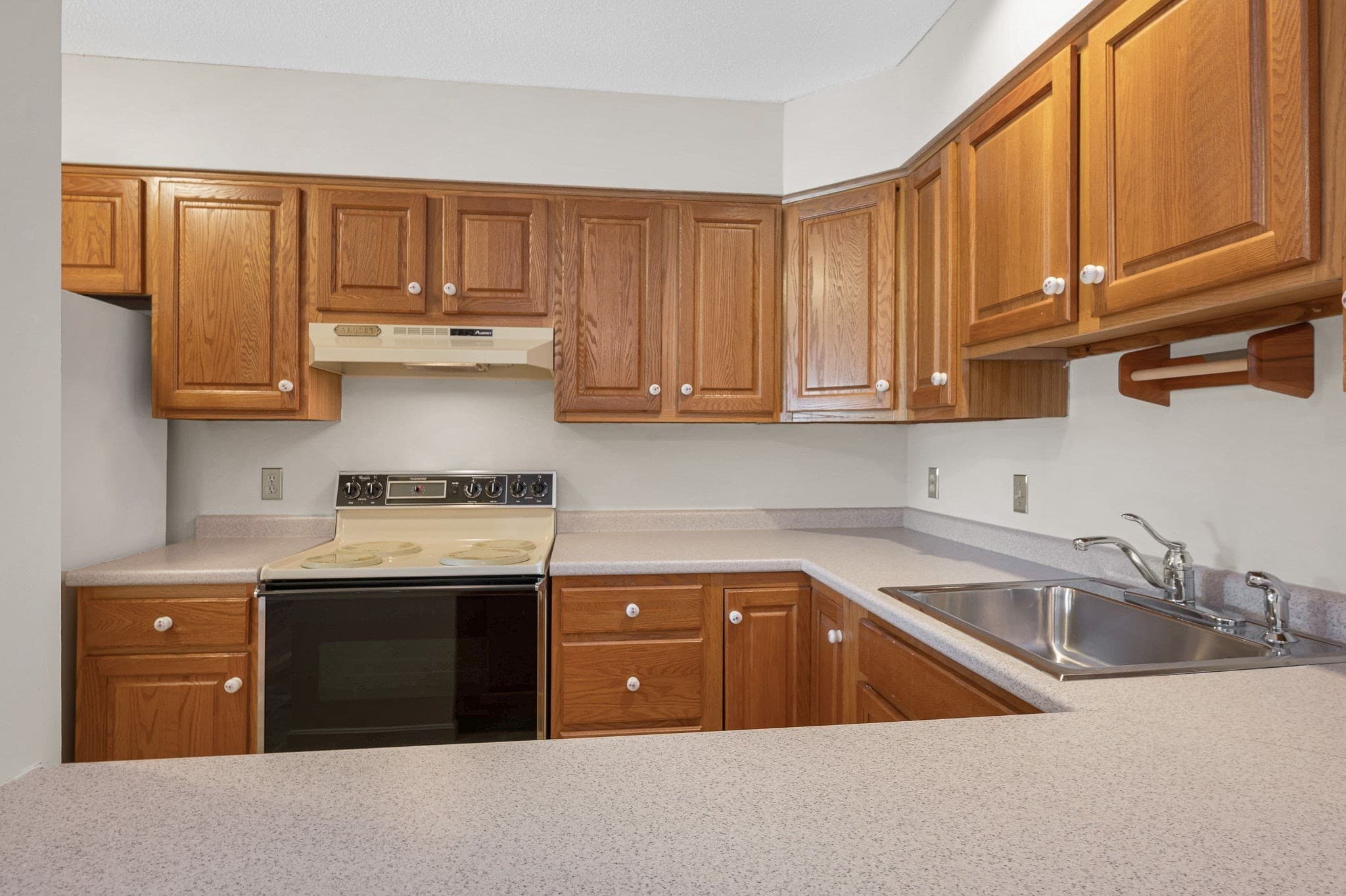 Condominium at 102 Hunter's Run # 102, Haverhill MA 01832, Haverhill, photo 8 of 34