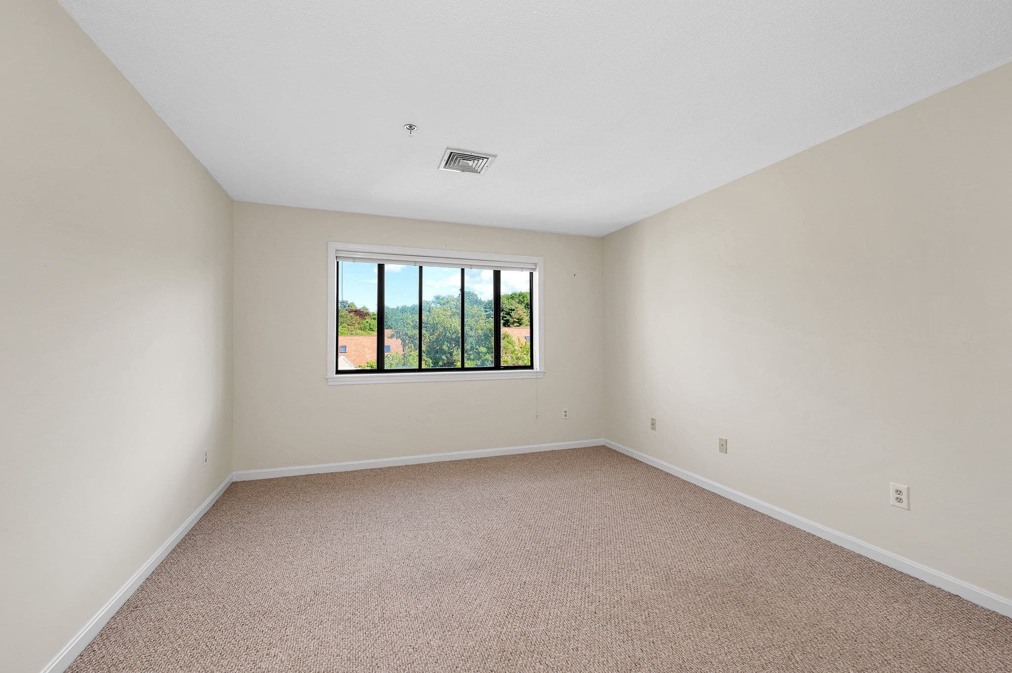 Condominium at 102 Hunter's Run # 102, Haverhill MA 01832, Haverhill, photo 21 of 34