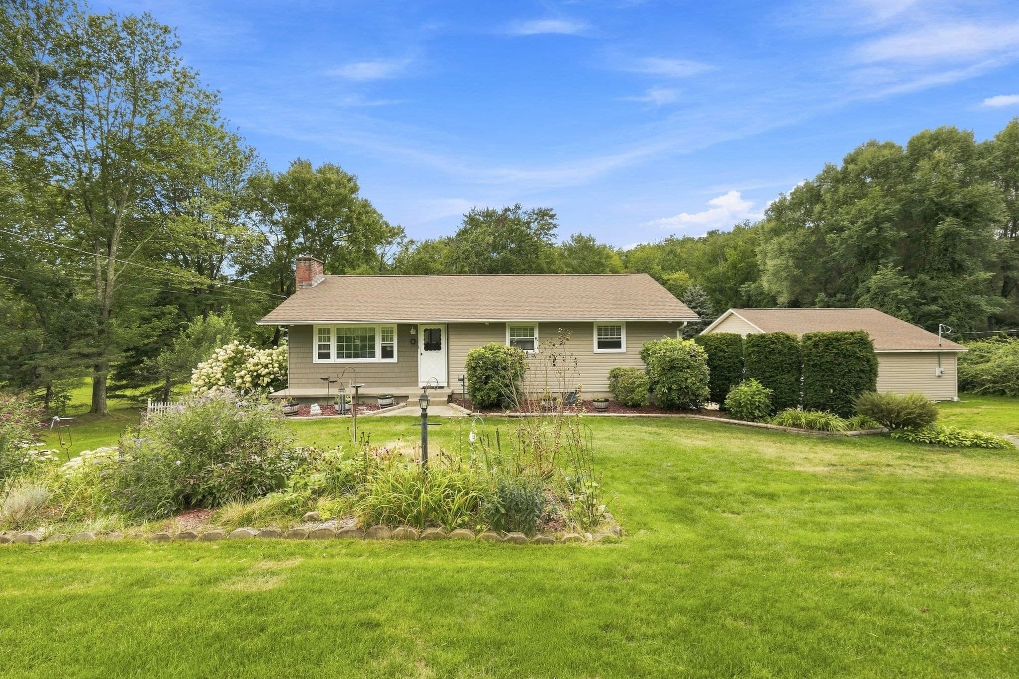 50 Taylor St, Granby MA 01033