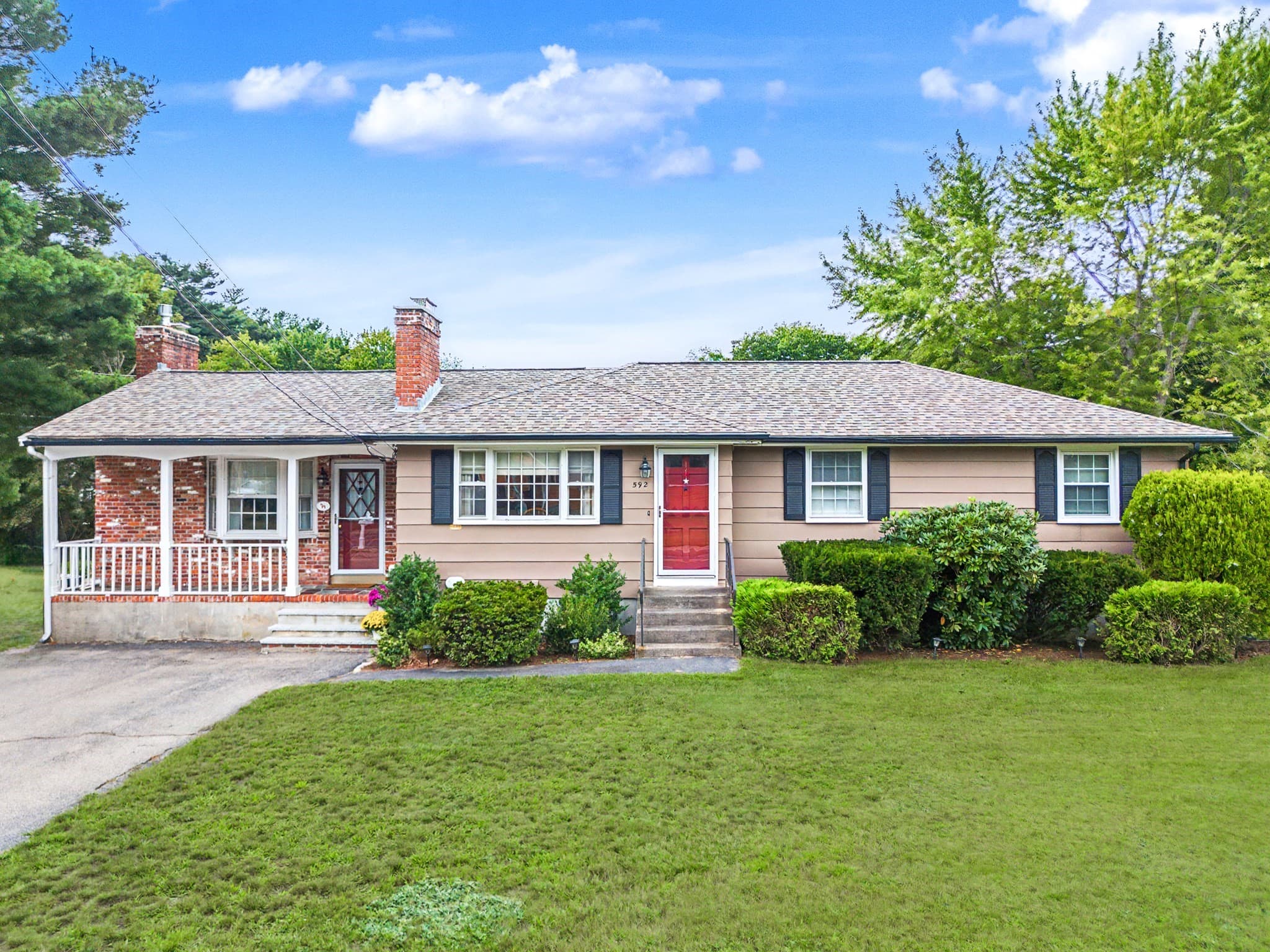 592 Pond St, Franklin MA 02038